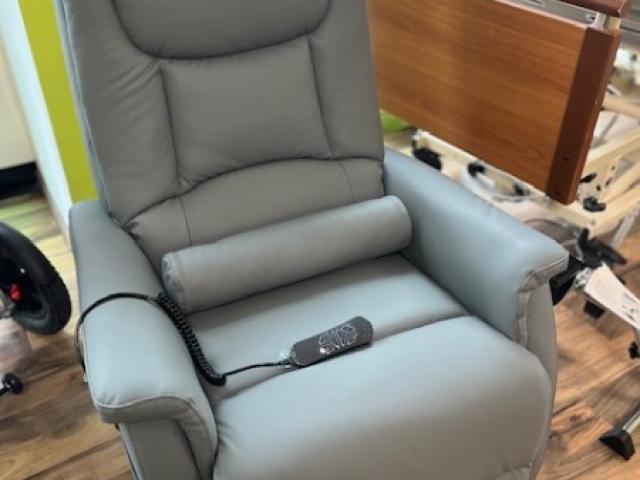 FAUTEUIL RELEVEUR ELECTRIQUE  