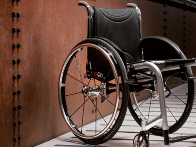 EGO : fauteuil roulant pliable