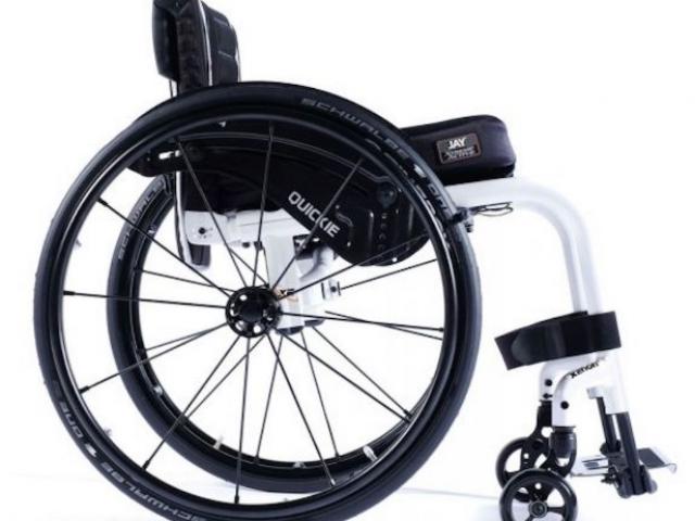 XENON 2 : FAUTEUIL ROULANT PLIABLE 